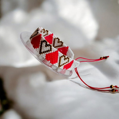 Handmade bracelet with heart beads Miyuki and macrame made to order