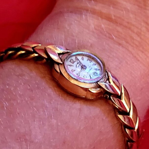 Row Watch vintage women's gold watch like new