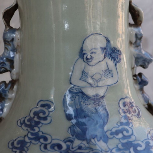 Chinese porcelain vase in celadon style with wooden base and certificate