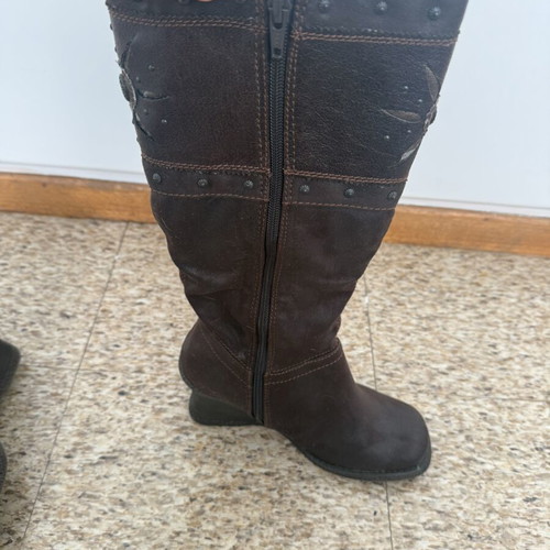 Boots size 37 like new, brown
