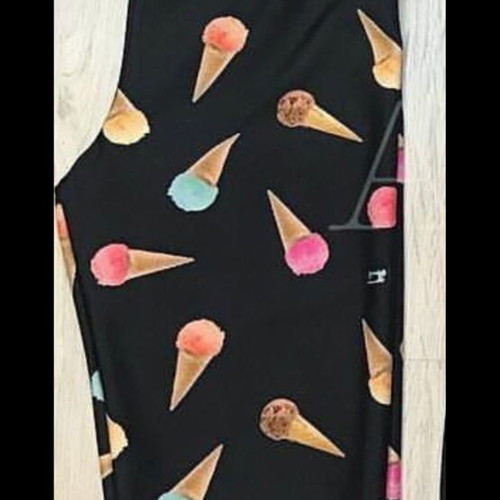 Chic Mess leggings with ice cream design, size Small, like new