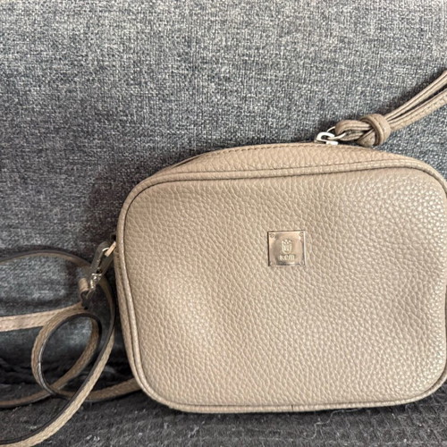 Kem crossbody bag like new with white small wallet
