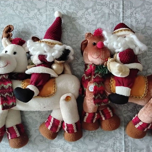Christmas decorations and mugs new with gift of 45 cards