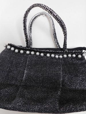 Handheld straw bag metallic like new with feather design and pearl accessory