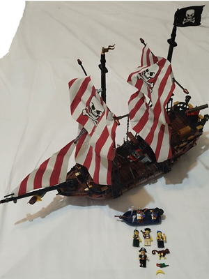LEGO 6243 Pirates Brickbeard’s Bounty set, missing one figure and shark