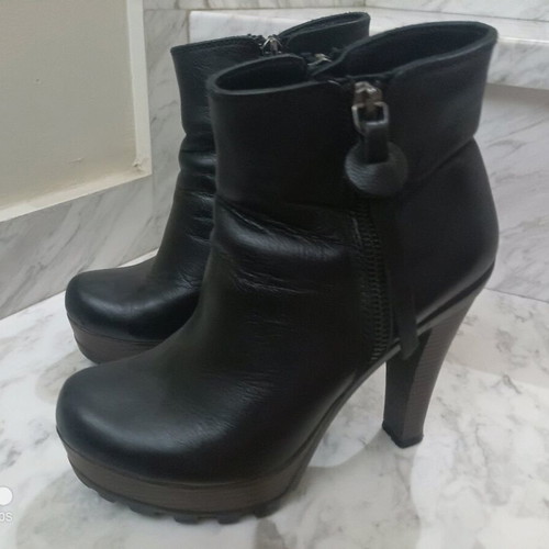 A To Z Greek women's black leather ankle boots like new, size 36