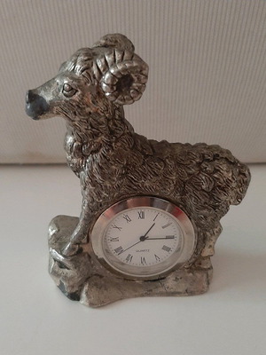 Vintage lead clock Aries used, analog tabletop