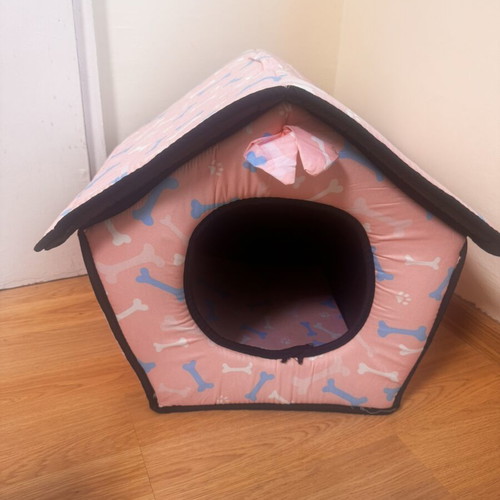 Fabric dog house with removable roof