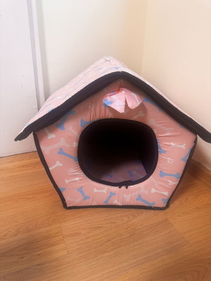 Fabric dog house with removable roof