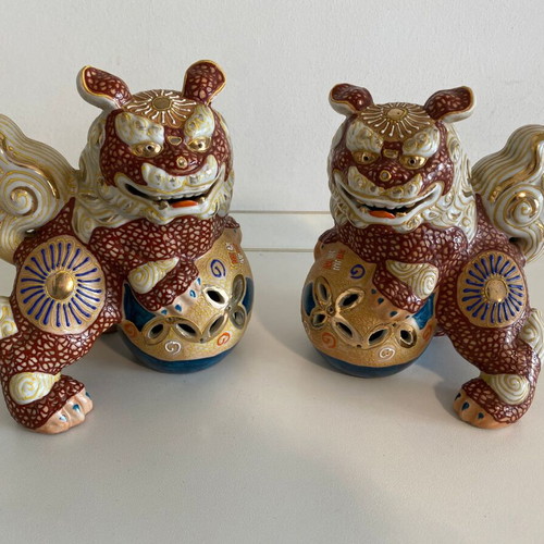 Japanese Foo Dogs porcelain pair like new, vintage decorative