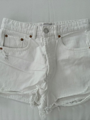 Zara denim σορτς λευκά με ξεφτια, μέγεθος Medium, καινούριο