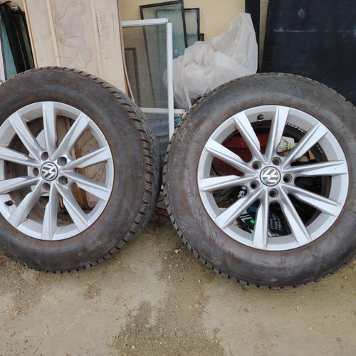 VAG VW 17 Inch Alloy Wheels with Like New Winter Tires 225/70 R17