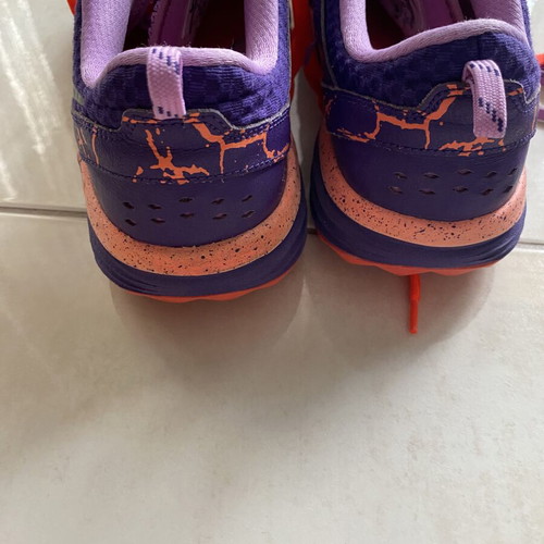 Nike women's athletic shoes size 40 used with lilac laces and extra orange set