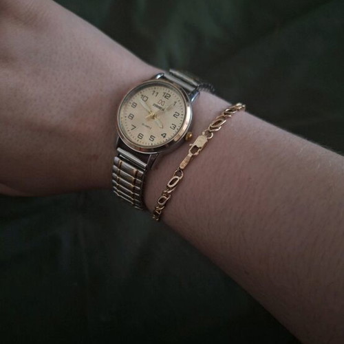 Gold watch new, functional