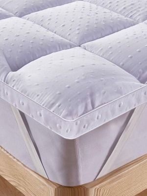 Bedecor soft mattress protector topper with 3D relief and 4 straps, 90 x 200 cm
