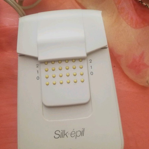 Silk Epil epilator by Braun like new, ideal for travel