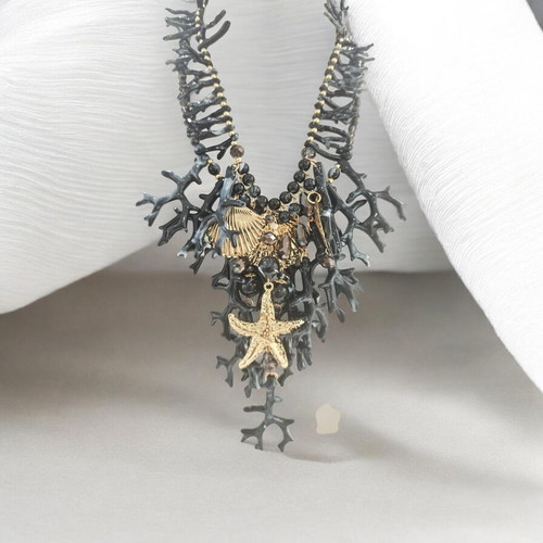 Necklace new, black