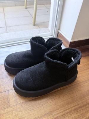 Black short boots like new, sizes 40/41, fur-lined