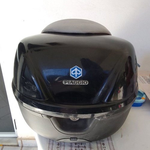 Piaggio top case used without key