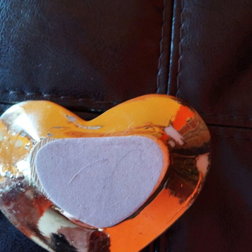 Decorative heart used in gold color for table