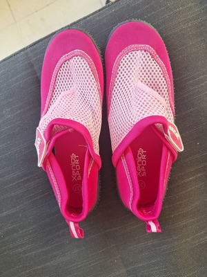 Xenios Sport fuchsia fabric beach shoes size 37 like new
