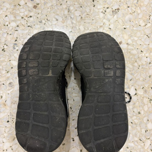 Nike athletic shoes size 40 used, black