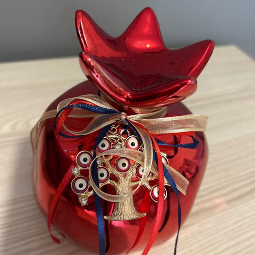 Decorative pomegranate used with life symbol