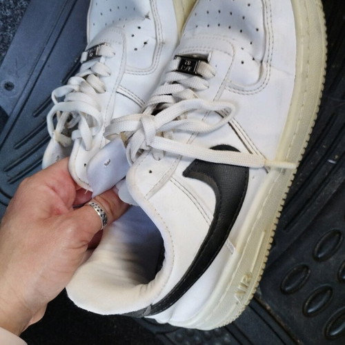 Nike athletic shoes used, size 38, black and white