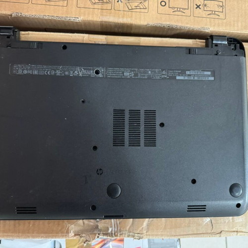 HP 15-R212NV laptop used, for parts or repair, Intel Core i5, 4GB RAM, 128GB SSD
