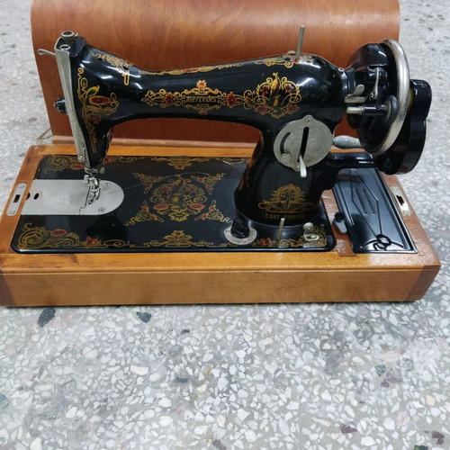 Antique Handheld Sewing Machine like new from 1960