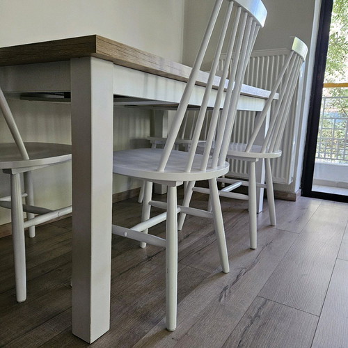 Extendable table used with folding mechanism and deco veneer surface