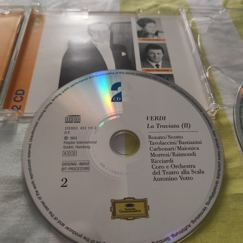 La Traviata 2 CD set by Giuseppe Verdi, like new, classical