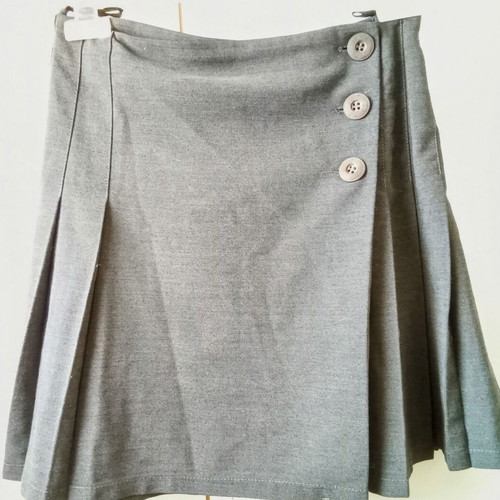Set blouse and skirt S/M like new, white and gray with gift bracelet