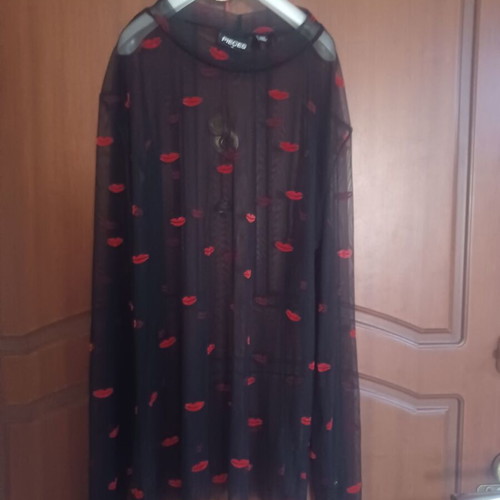 Black Pieces sheer top medium like new with red lips