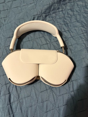 AirPods Max like new, gold color with accessories