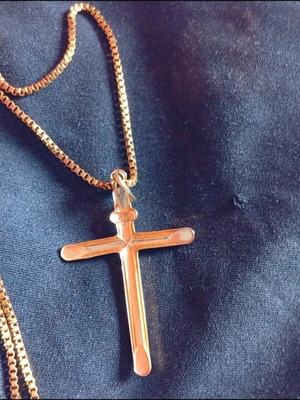Gold cross 0.85g like new