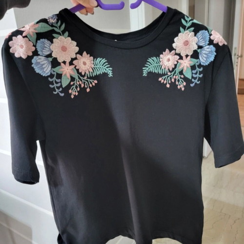 H&M embroidered blouse like new, black multicolor, XS