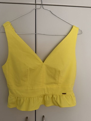 Crop top Toi&Moi size Small like new, yellow