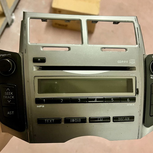 Toyota Yaris 2005-2009 genuine CD radio used