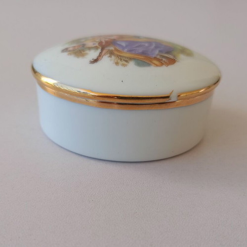German, porcelain, round favor (KAISER, W. GERMANY).