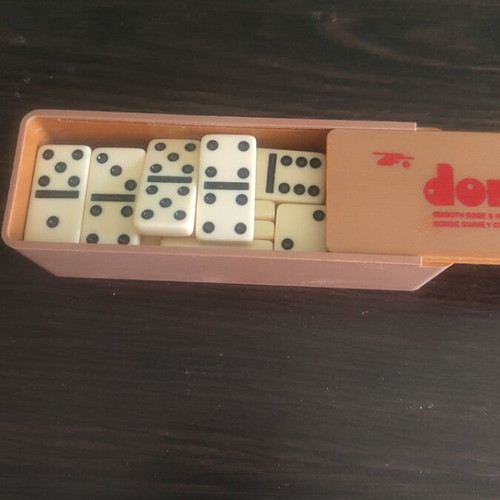 Dominos board game like new