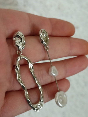 Women's lightweight stainless steel dangle earrings