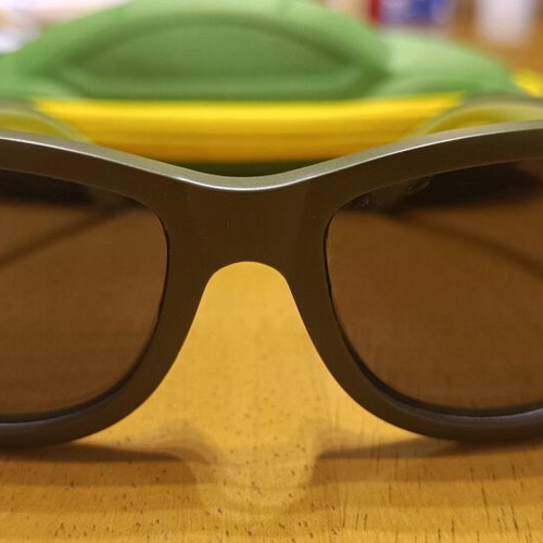 Marasil kids sunglasses like new, green with case