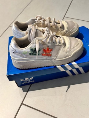 Adidas αθλητικά παπούτσια μεταχειρισμένα, μέγεθος 38, άσπρα