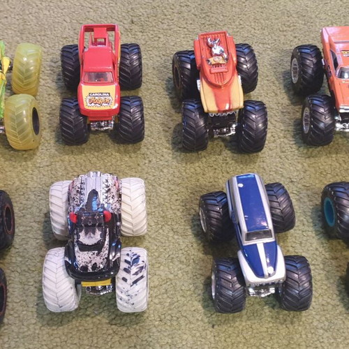 Hot Wheels Monster Trucks die-cast set of 8 like new