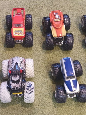 Hot Wheels Monster Trucks die-cast set of 8 like new