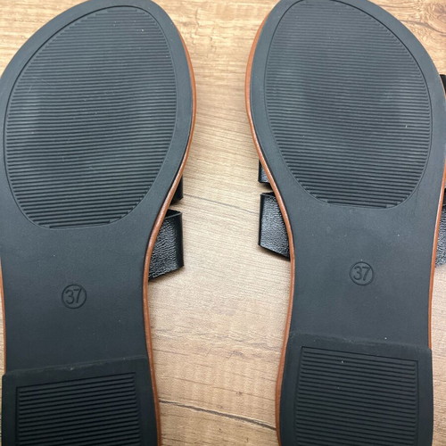 Flat sandals size 37 new, black with brown sole