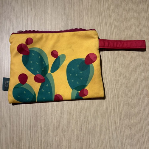 Nesecaire INO Design handbag like new, multicolor
