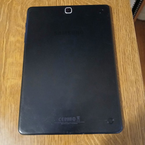 Samsung Galaxy Tab A 9.7 SM-T555 tablet with broken screen for parts