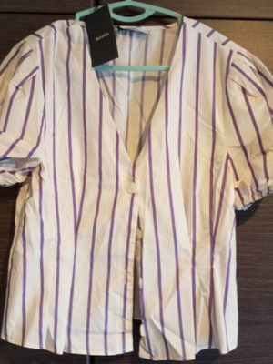 Zara shirt new with tags, size M, beige and pink